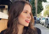 Mulher que se negou a trocar assento em avião faz 1ª 'publi' imagem