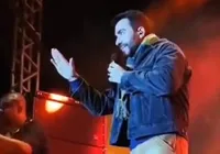 Padre Fábio de Melo se irrita com fã e dá bronca em show; veja vídeo