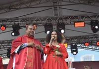 Padre Lázaro Muniz e Mariene de Castro celebram Santa Bárbara e Iansã