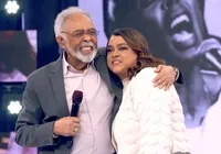 Preta Gil pega Gilberto Gil de surpresa na Globo e se emociona