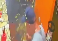 Salgado bomba? Coxinha explode em boca de cliente; veja o vídeo