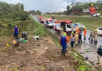 Sete trabalhadores são atropelados por carreta em rodovia