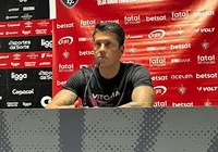 "Somos uma equipe que aprendeu a sofrer", diz Carpini durante coletiva