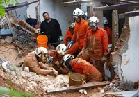 Terceira vítima de deslizamento em Salvador é resgatada