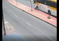 Vídeo: Ciclista morre após colidir com ônibus na Suburbana