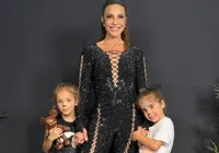 Vídeo: Ivete leva filhas para cinema e movimenta shopping em Salvador