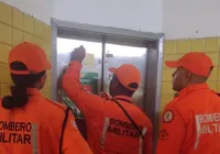 Vídeo: cinco estudantes ficam presos em elevador do IFBA