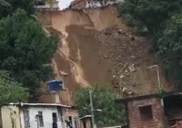 Vídeo: fortes chuvas provocam deslizamento de terra em Cajazeiras 11