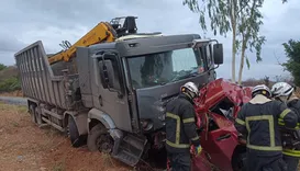 Acidente entre carro e caminhão deixa morto e ferido no oeste da Bahia