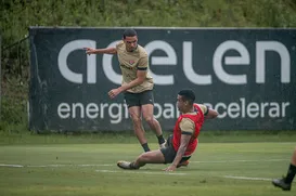 Elenco do Vitória inicia preparação para pegar o Fortaleza - Imagem