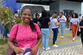 Enem atrai jovens e adultos nos colégios de Salvador neste domingo - Imagem