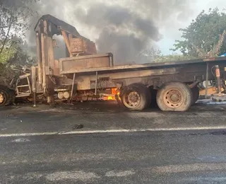 Acidente entre caminhões deixa três pessoas mortas no sul da Bahia