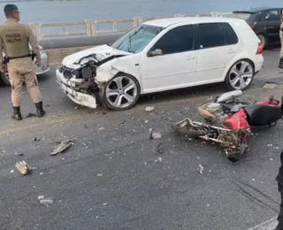 Acidente entre carro e motocicleta deixa uma vítima e outro ferido