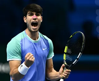 Alcaraz se recupera da derrota na estreia e vence Rublev no ATP Finals