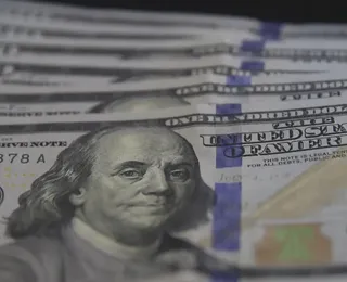 Após anúncio do pacote fiscal, dólar ultrapassa R$ 6 pela primeira vez