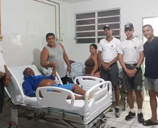 Após barco virar, pescador nada mais de 48h em busca de ajuda