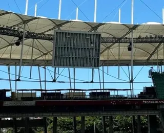 Arena Fonte Nova realiza procedimento para modernizar telões