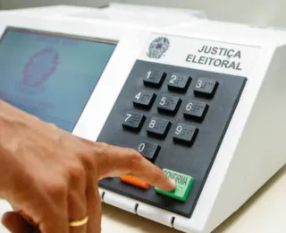 E o projeto que acaba eleição de 2 em 2 anos passa? Há controvérsias