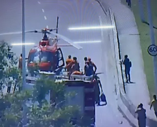 Av. Paralela: motorista é resgatado por helicóptero após mal súbito