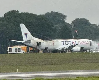 Avião pega fogo durante voo e faz pouso de emergência em SP