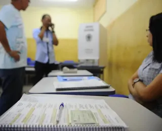 Bebê de 19 dias se engasga em seção eleitoral e é salvo por PMs