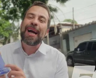 Boulos adota carteira de trabalho no horário eleitoral