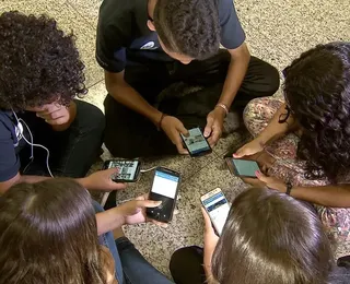 Câmara do Deputados aprova proibição de uso de celulares nas escolas