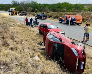 Colisão entre dois veículos deixa cinco pessoas feridas na Bahia