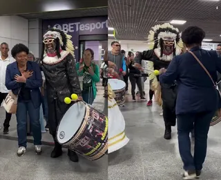 Com dança e axé, Margareth Menezes é recebida em Salvador para G20