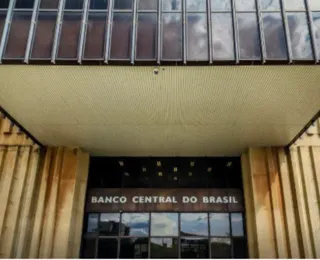 Com o dólar subindo Banco Central toma atitude