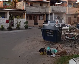 Corpo é amarrado e incendiado dentro de contêiner de lixo em Salvador