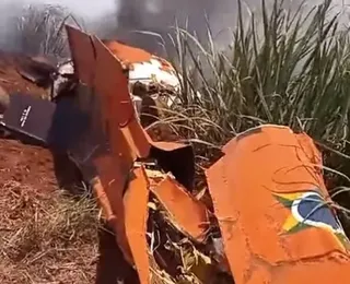 Dois aviões da Força Aérea Brasileira colidem durante treinamento