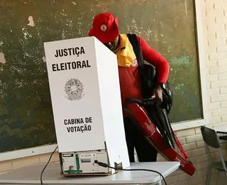 Eleições são encerradas em todo o país; começa apuração dos votos