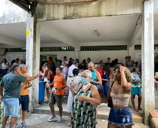 Eleitores lotam Colégio Duque de Caxias para votação; veja