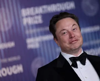 Elon Musk é criticado após fazer gesto semelhante a saudação nazista