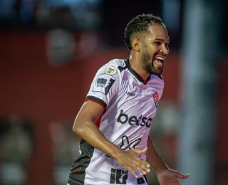 Everaldo desabafa após marcar gol do Vitória: "Muito especial pra mim"