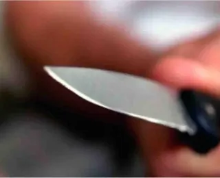Facadas: mulher tenta matar a filha por vício em jogo do Tigrinho