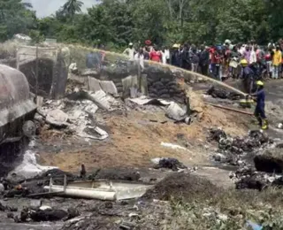 Explosão de caminhão-tanque deixa quase 100 mortos na Nigéria