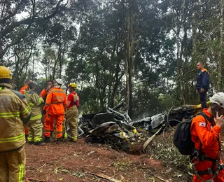 Helicóptero dos bombeiros colidiu com paredão, diz secretário