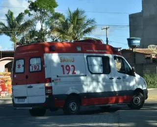 Homem em suposto surto toma ambulância do Samu em Vitória da Conquista