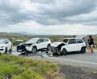 Idoso morre e duas pessoas ficam feridas em batida na BR-242