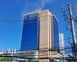 Incêndio atinge o Edifício Empresarial Thomé de Souza, em Salvador