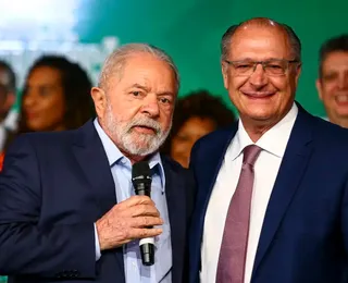 Internado, Lula toma decisão sobre presidência