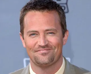 Jennifer Aniston relembra um ano da morte de Matthew Perry