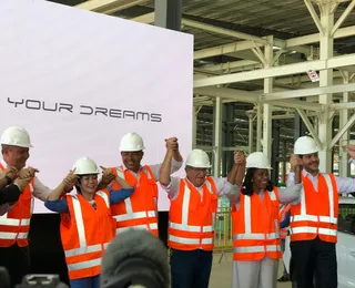 Jerônimo e CEO da BYD visitam obras da fábrica em Camaçari