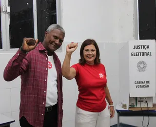 Líder da corrida eleitoral, Adélia vota no Centro de Ilhéus