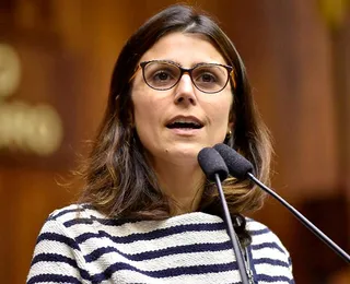 Manuela d'Ávila oficializa desfiliação do PCdoB