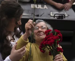 Morre aos 91 anos a "Dama dos Cravos" da revolução portuguesa