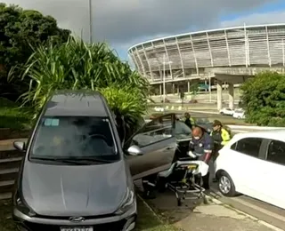 Motorista perde controle de carro e sofre acidente no acesso à Bonocô