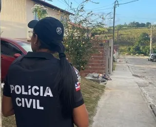 Mulher é encontrada com as mãos amarradas com fios de telefone